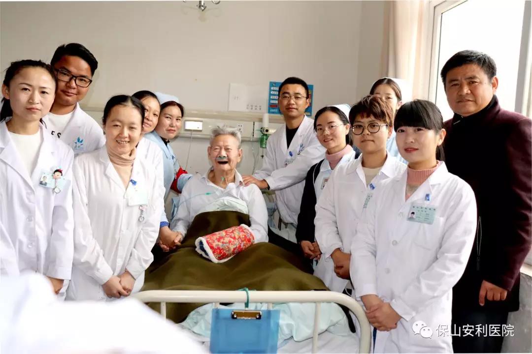 97歲八路老戰(zhàn)士身患多種疾病，常年住院視醫(yī)院為家，醫(yī)護為親人