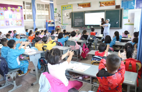 保山安利醫(yī)院為隆陽區(qū)四小、五小、七小、漢莊小學(xué)、永昌小學(xué)開展復(fù)學(xué)疫情防護(hù)知識(shí)培訓(xùn)
