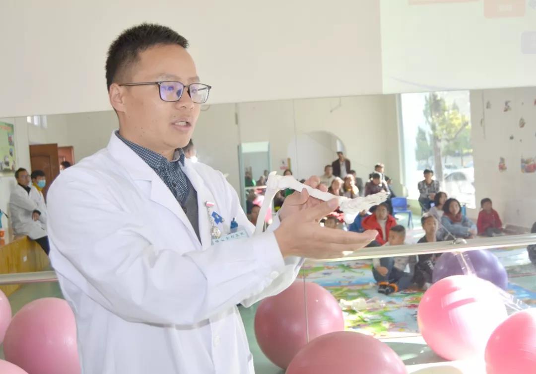 暑期青少年脊柱健康公益課，線上一對一教學(xué)指導(dǎo)！