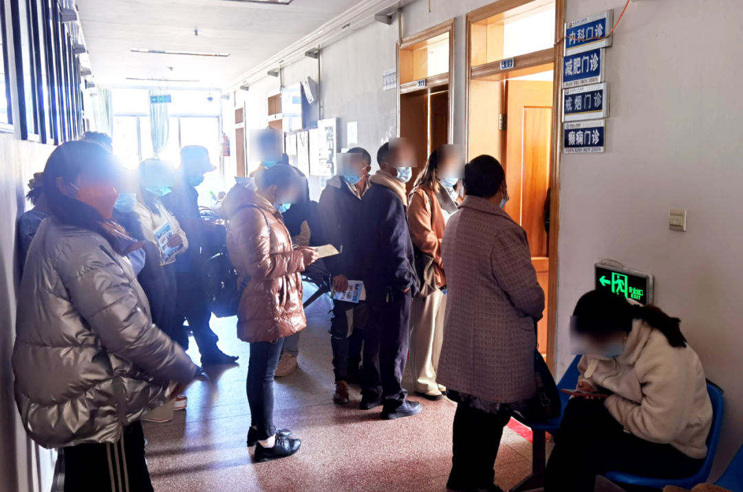 【保山安利醫(yī)院】腫瘤科張穎東主任赴施甸縣人民醫(yī)院開展腫瘤?？谱\、查房